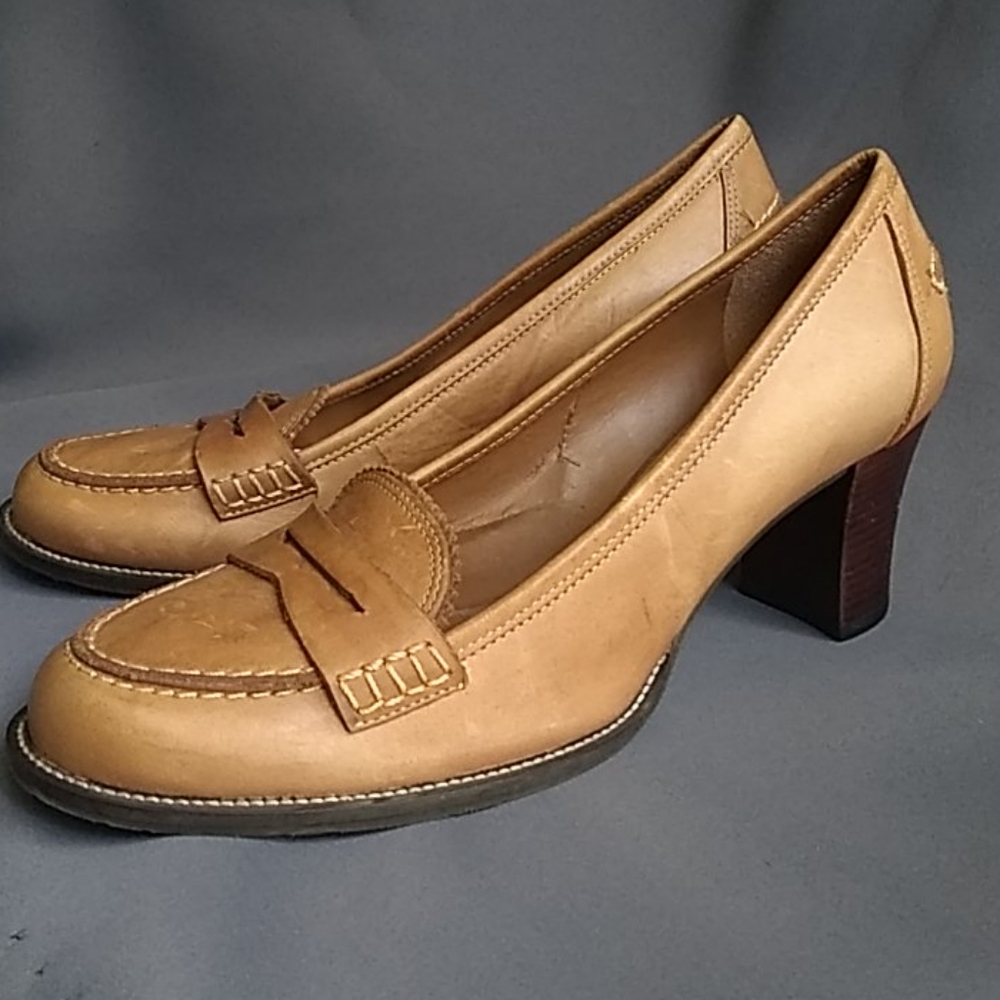 Michelle D Leather moccasin heels size 8